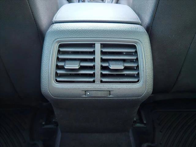 Used 2018 Volkswagen Golf SE image 17