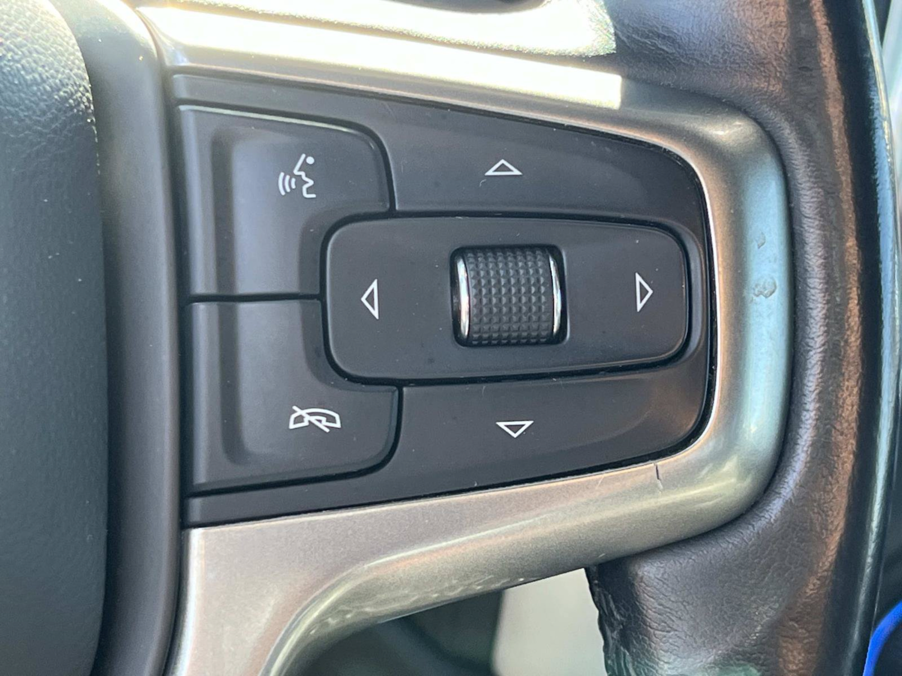 Used 2019 Chevrolet Silverado 1500 LTZ w/ LTZ Premium Package AWD/4WD image 39