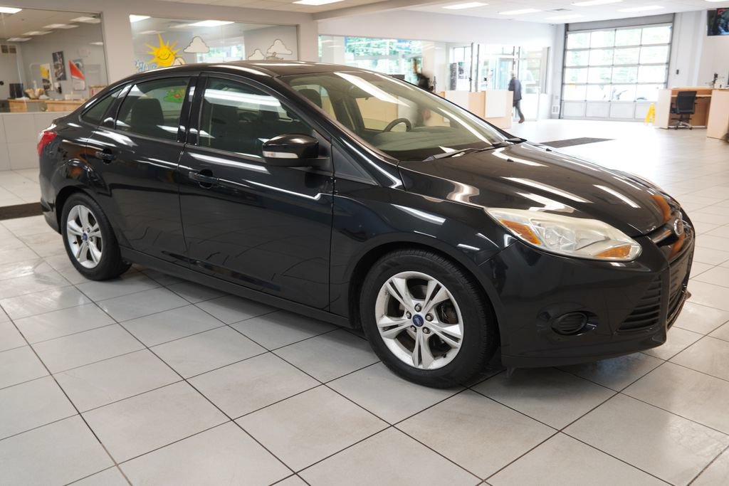 Used 2014 Ford Focus SE w/ SE Winter Package FWD image 14