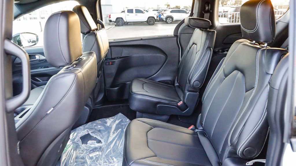 New 2026 Chrysler Pacifica Select w/ S Appearance Package image 19