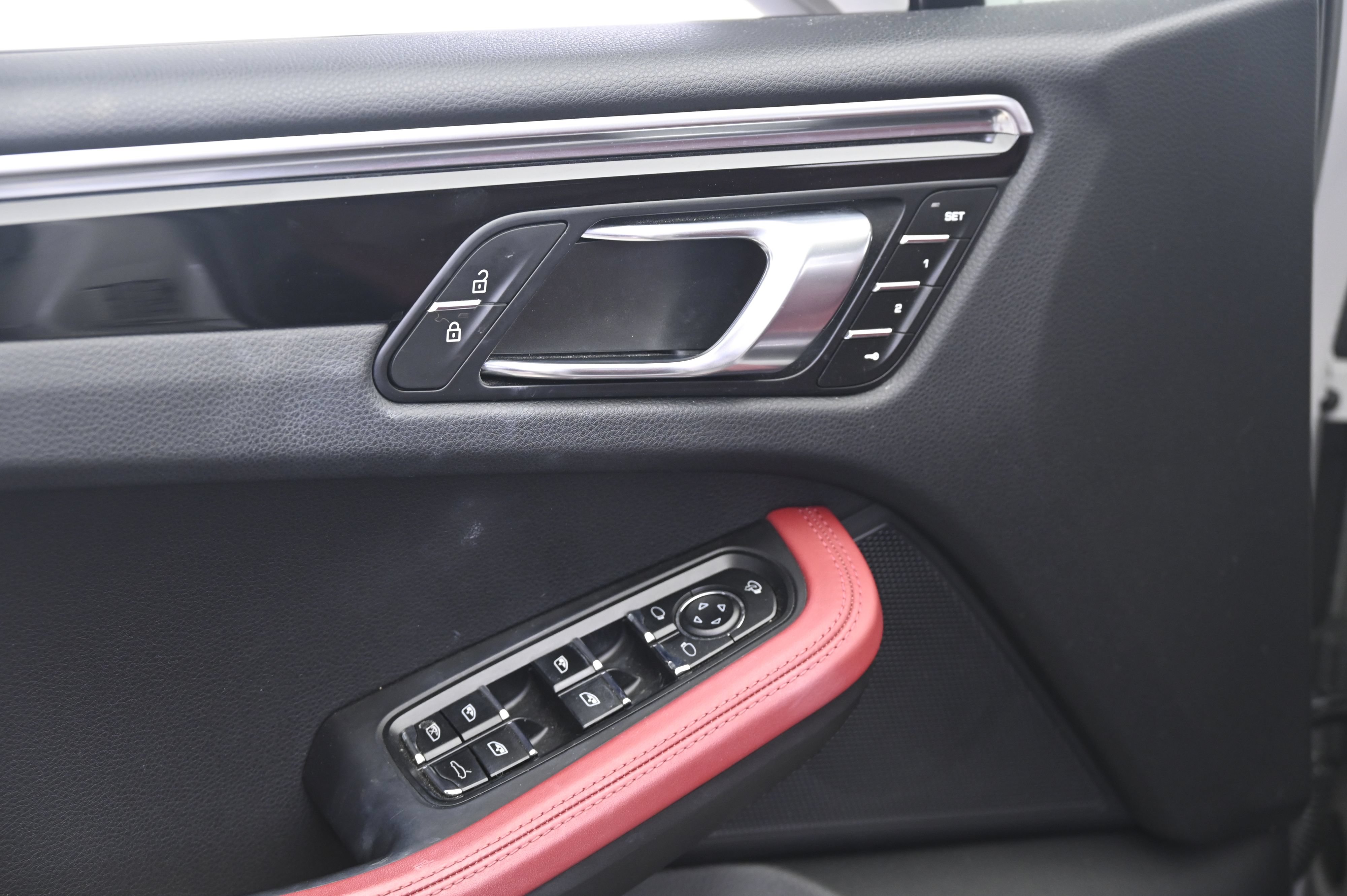 Certified 2023 Porsche Macan AWD/4WD image 27