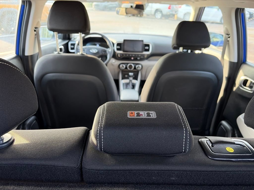 Used 2025 Hyundai Venue SEL FWD image 15