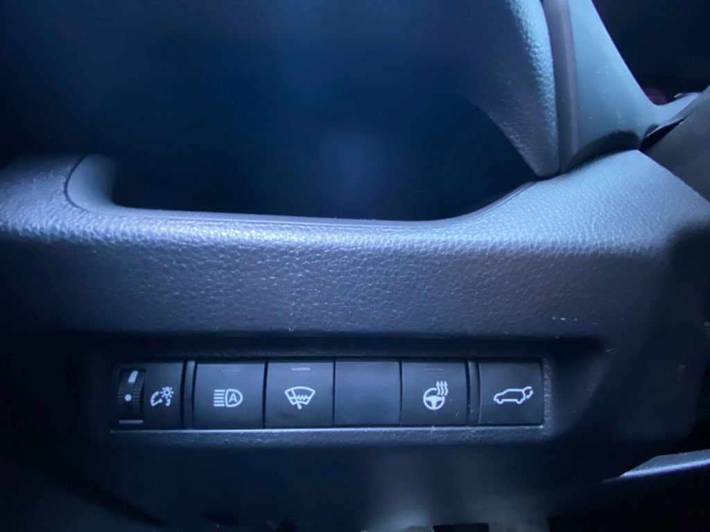 Used 2021 Toyota RAV4 SE w/ Weather & Moonroof Package image 18