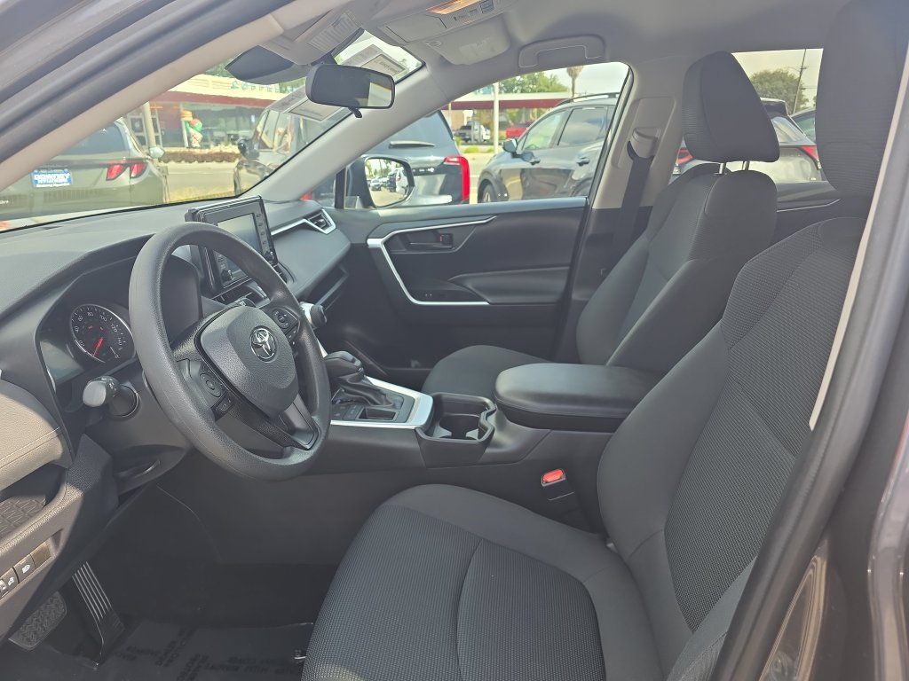 Used 2021 Toyota RAV4 LE w/ Carpet Mat Package (TMS) FWD image 9