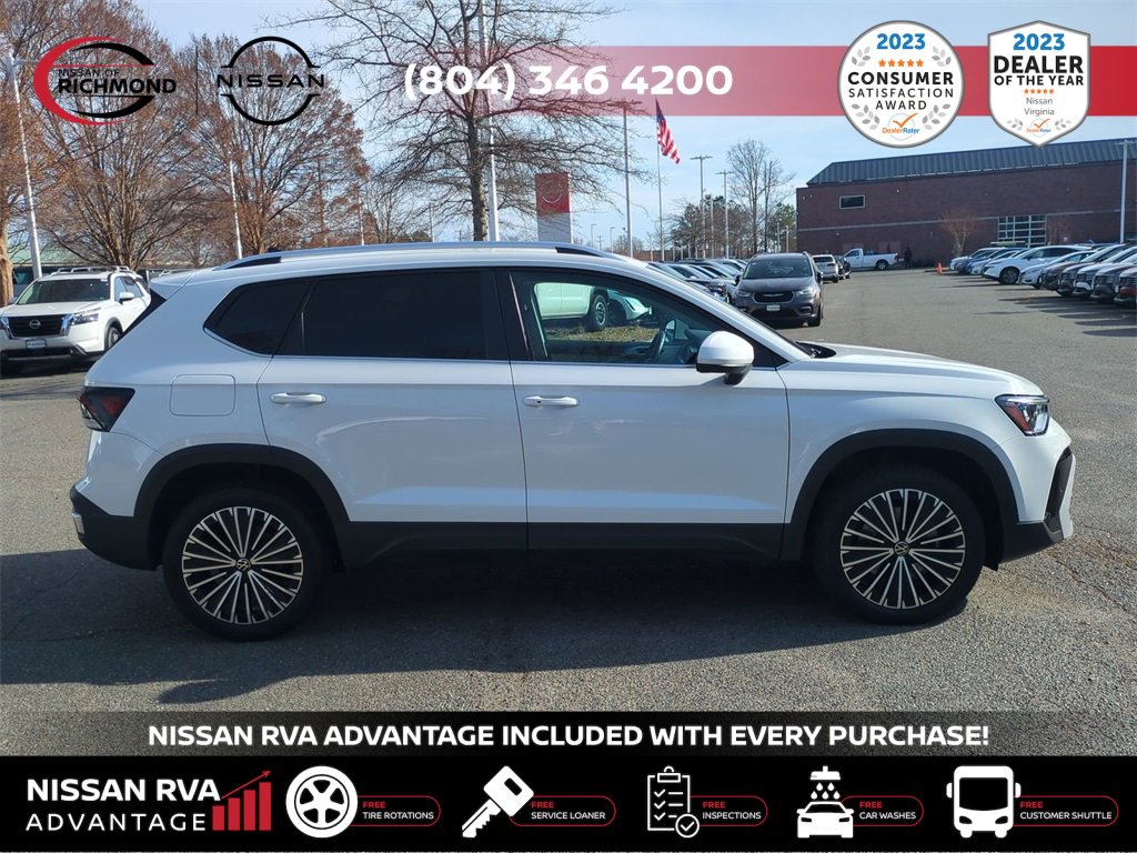 Used 2025 Volkswagen Taos SE image 4