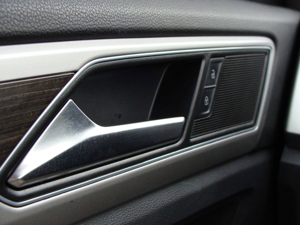 Used 2018 Volkswagen Atlas SE image 32