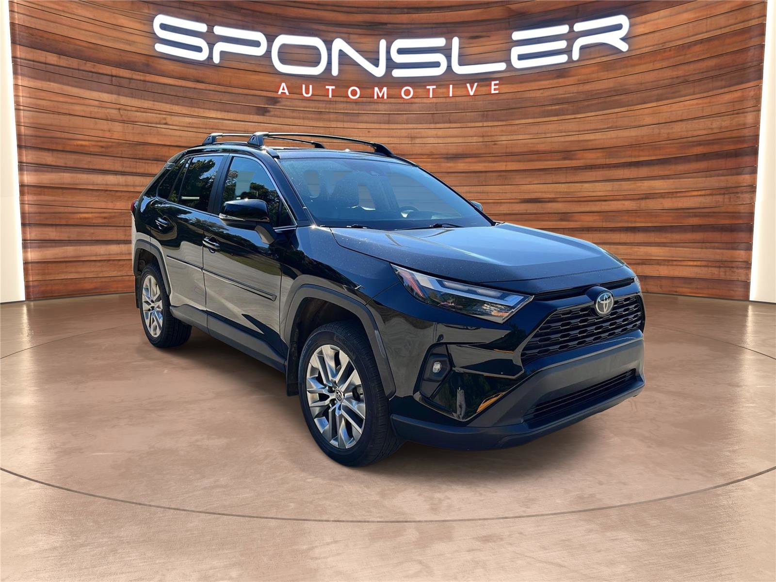 Used 2022 Toyota RAV4 XLE Premium image 8