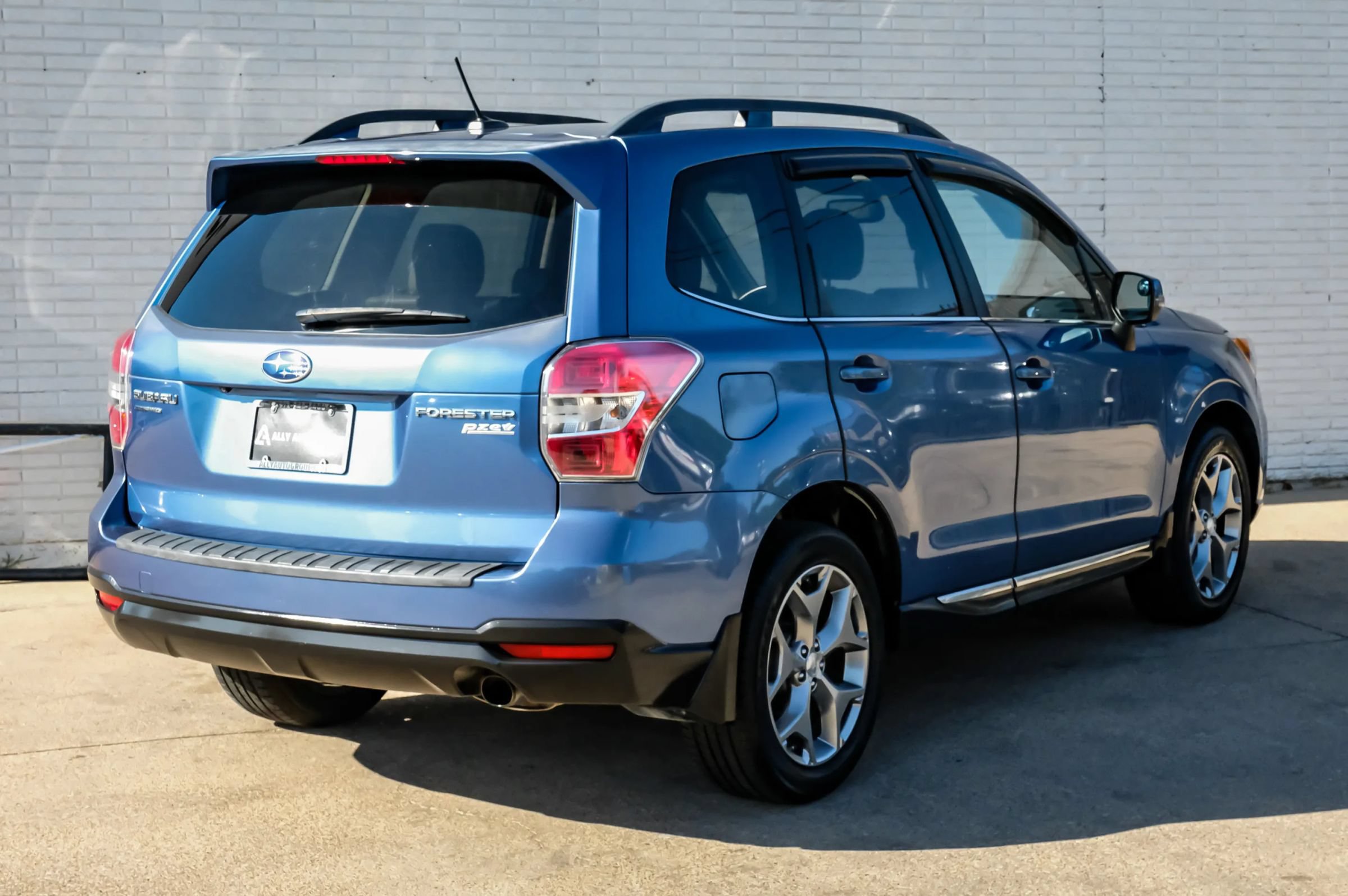Used 2015 Subaru Forester 2.5i Touring AWD/4WD image 8