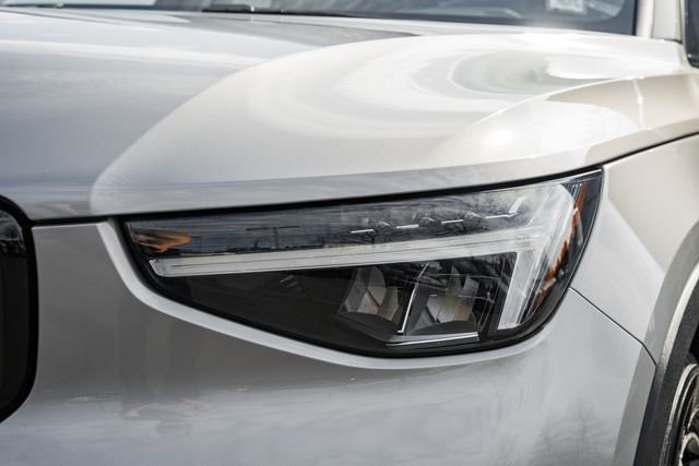 Used 2023 Volvo XC40 B5 Plus w/ Climate Package image 13