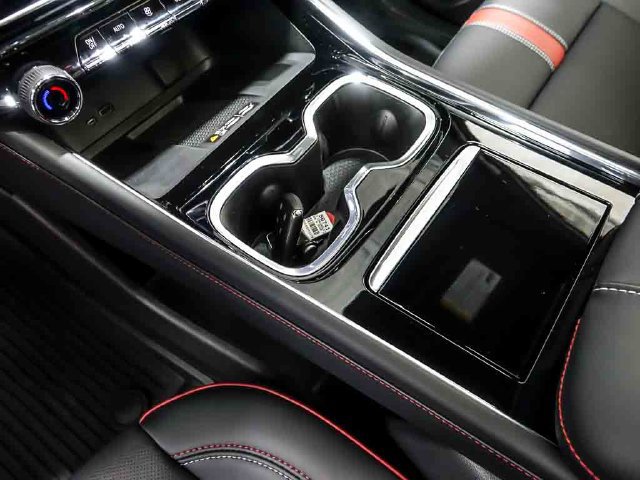 New 2027 Chevrolet Traverse RS w/ LPO, Floor Liner Package AWD/4WD image 22