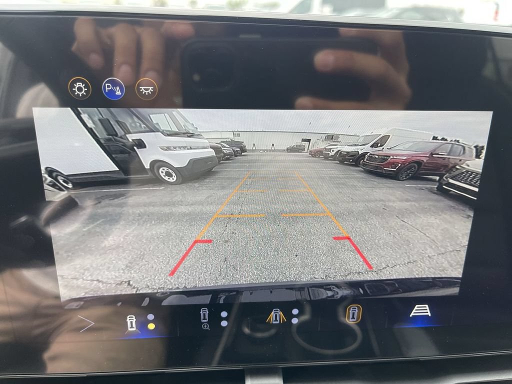 New 2026 Chevrolet Equinox LT w/ Convenience Package II FWD image 17