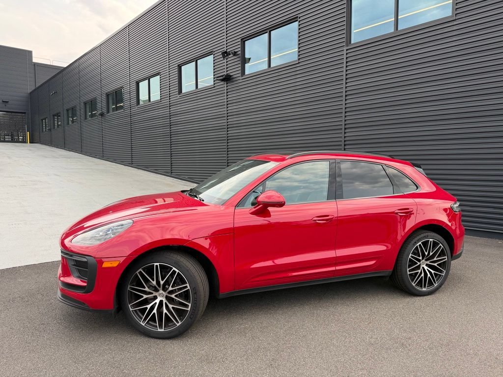 Used 2025 Porsche Macan AWD/4WD image 2