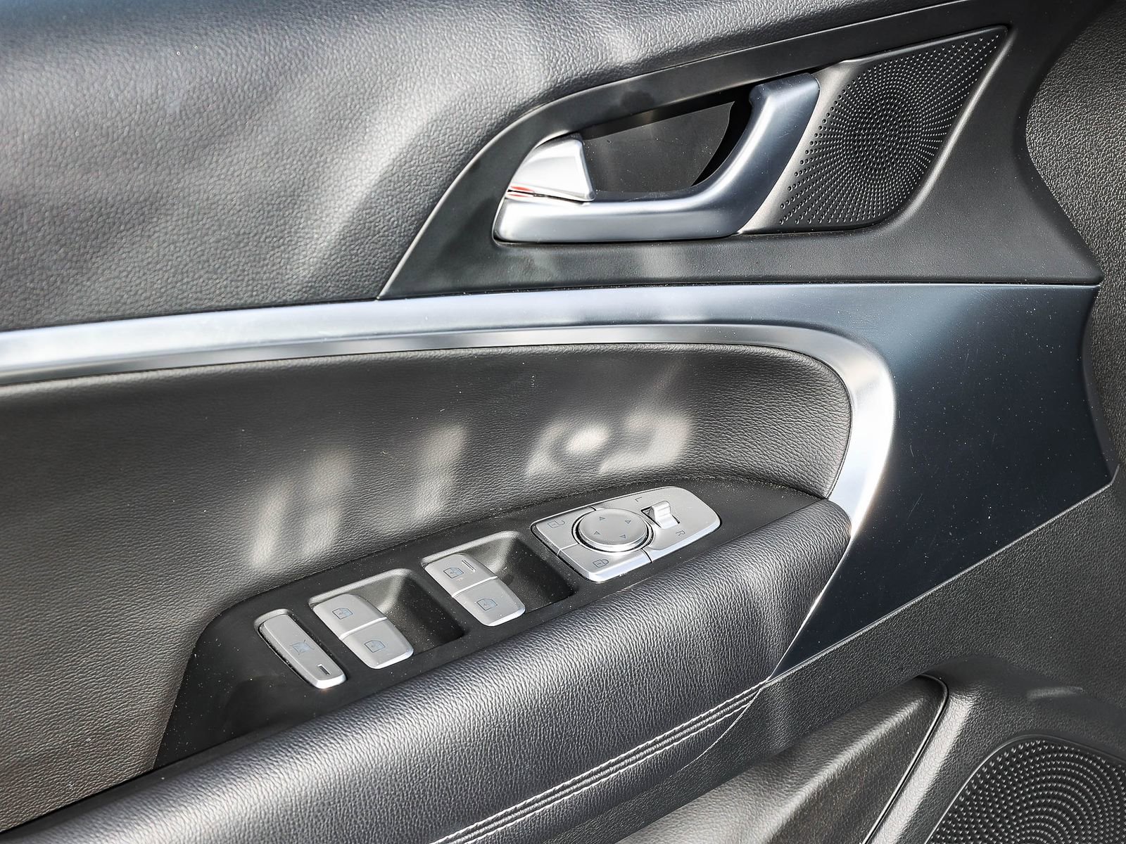 Used 2025 Genesis G70 2.5T image 23