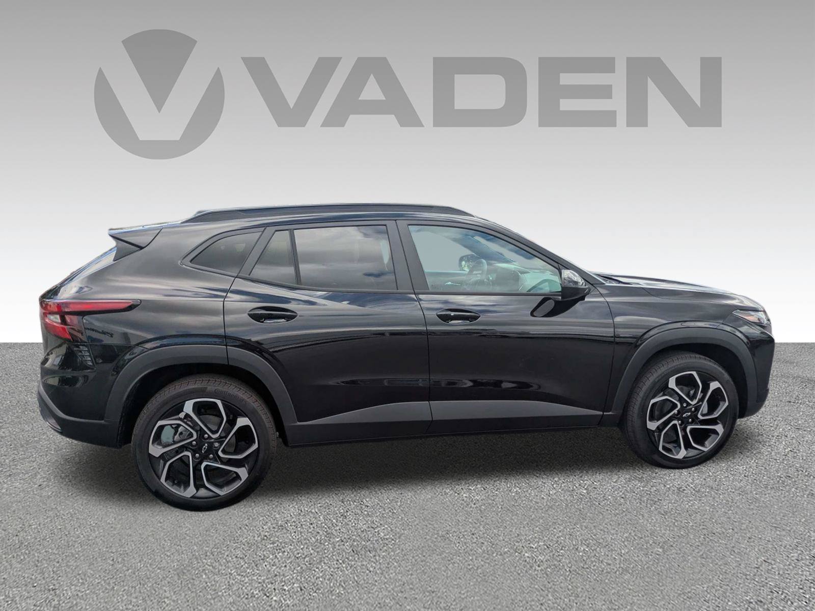 New 2026 Chevrolet Trax RS w/ Sunroof Package FWD image 25
