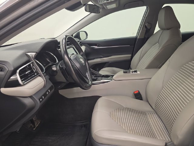 Used 2020 Toyota Camry SE FWD image 17