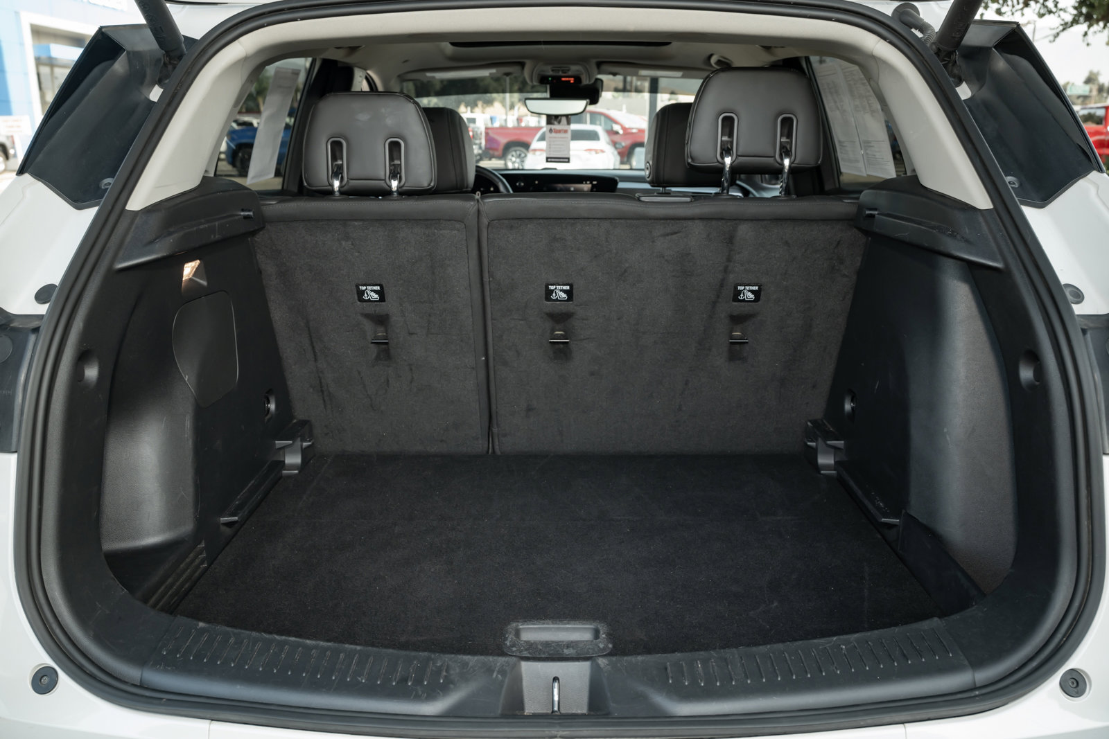 Used 2025 Buick Encore GX Avenir w/ Avenir Technology Package image 40