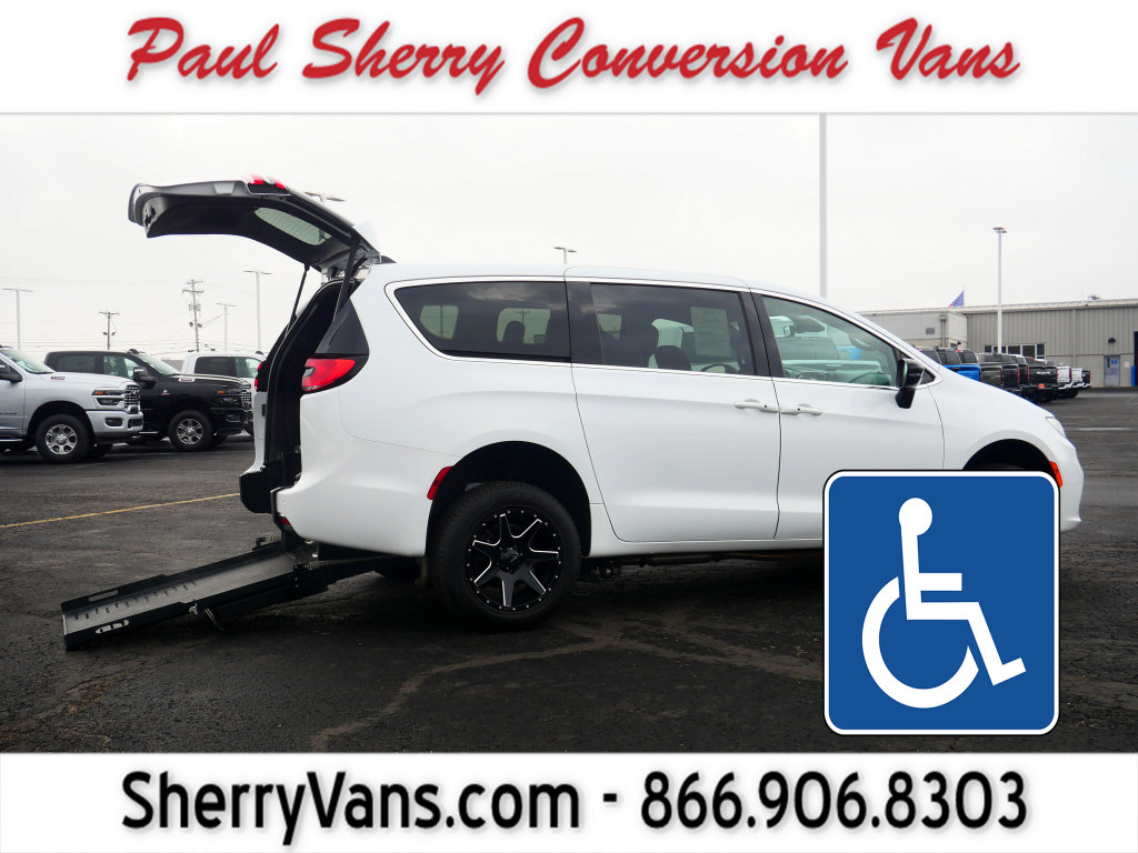 Used 2024 Chrysler Pacifica Touring