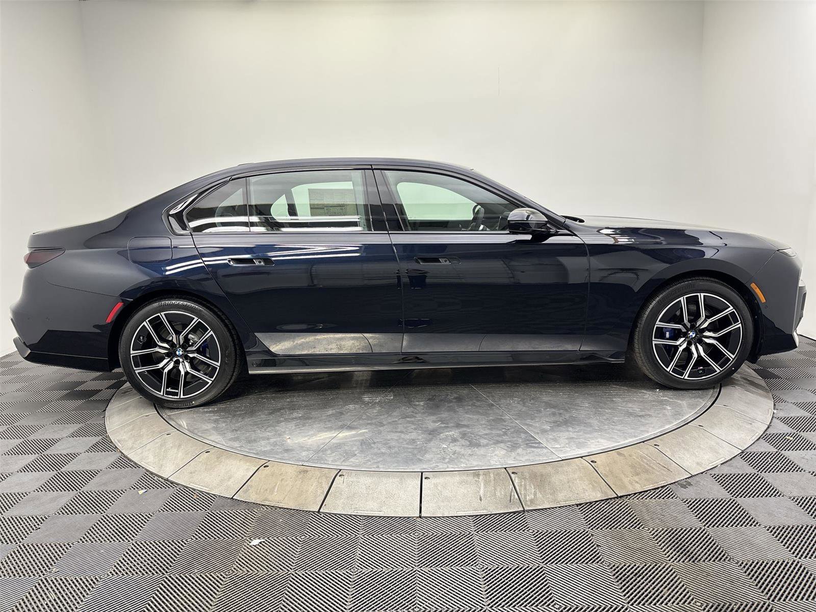 New 2026 BMW 760i xDrive w/ Executive Package image 17