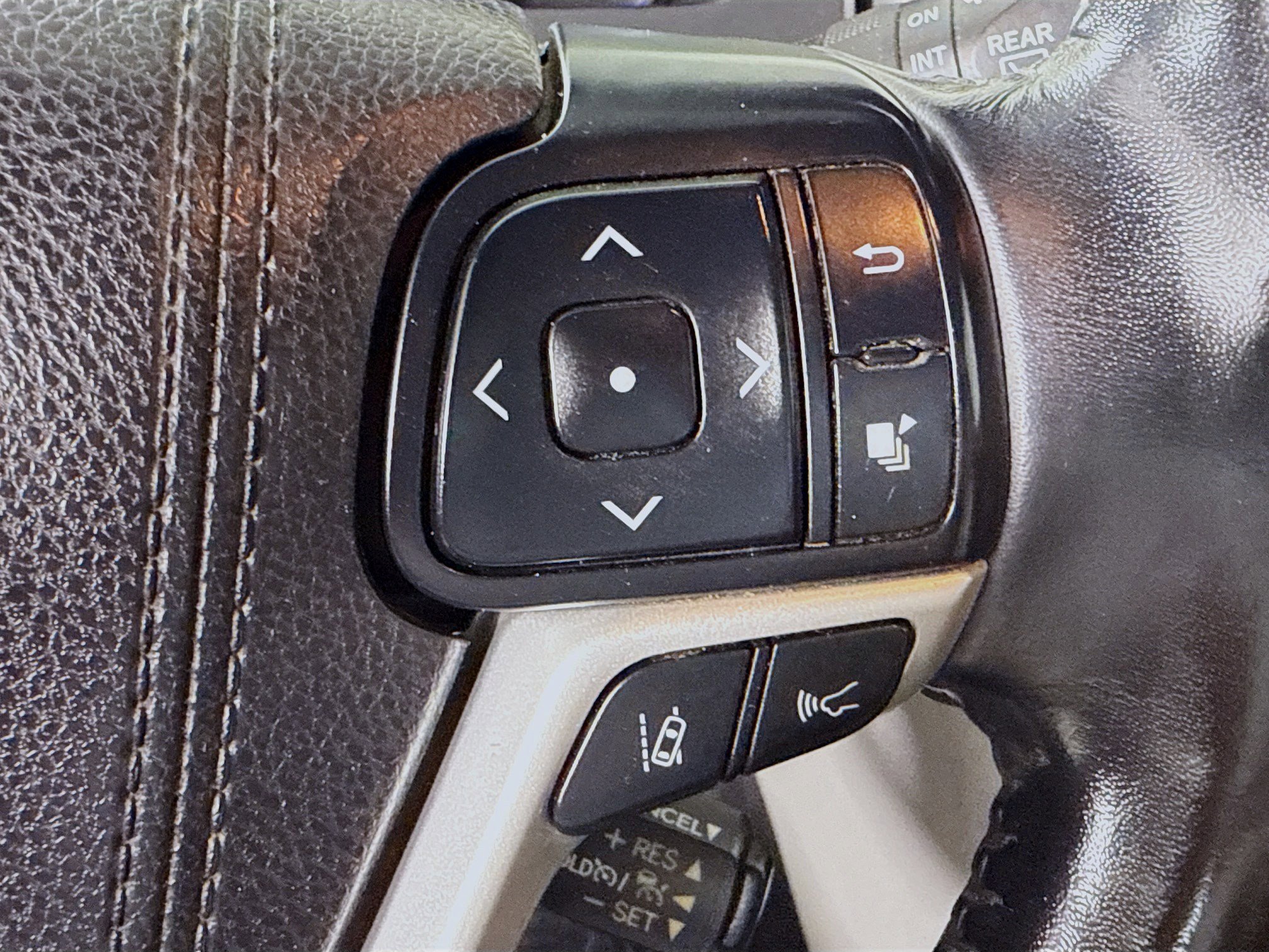 Used 2018 Toyota Highlander XLE image 15