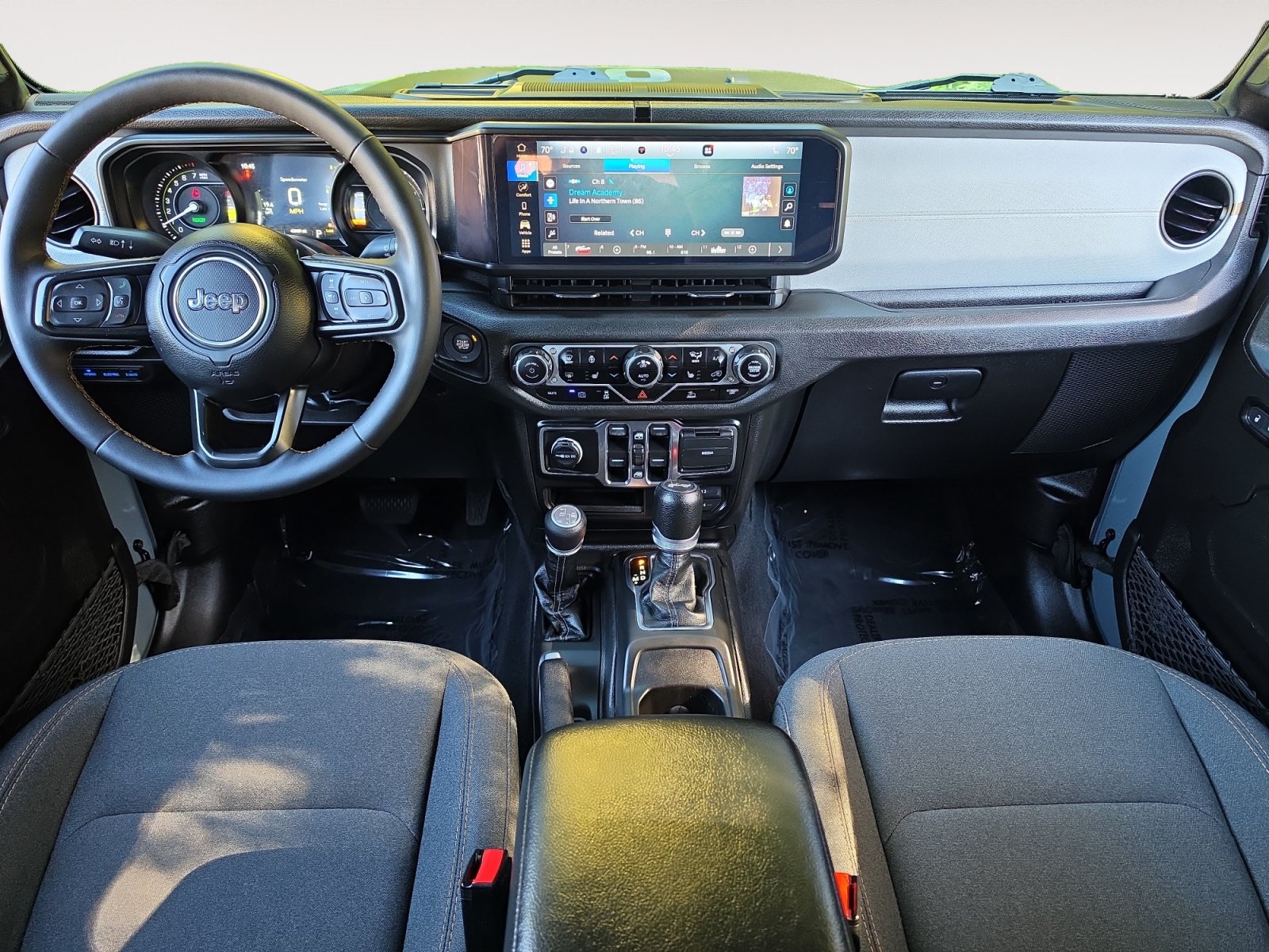 Used 2024 Jeep Wrangler Unlimited w/ Convenience Group AWD/4WD image 10