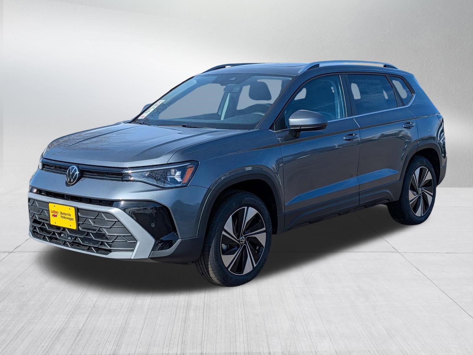New 2026 Volkswagen Taos SE image 2