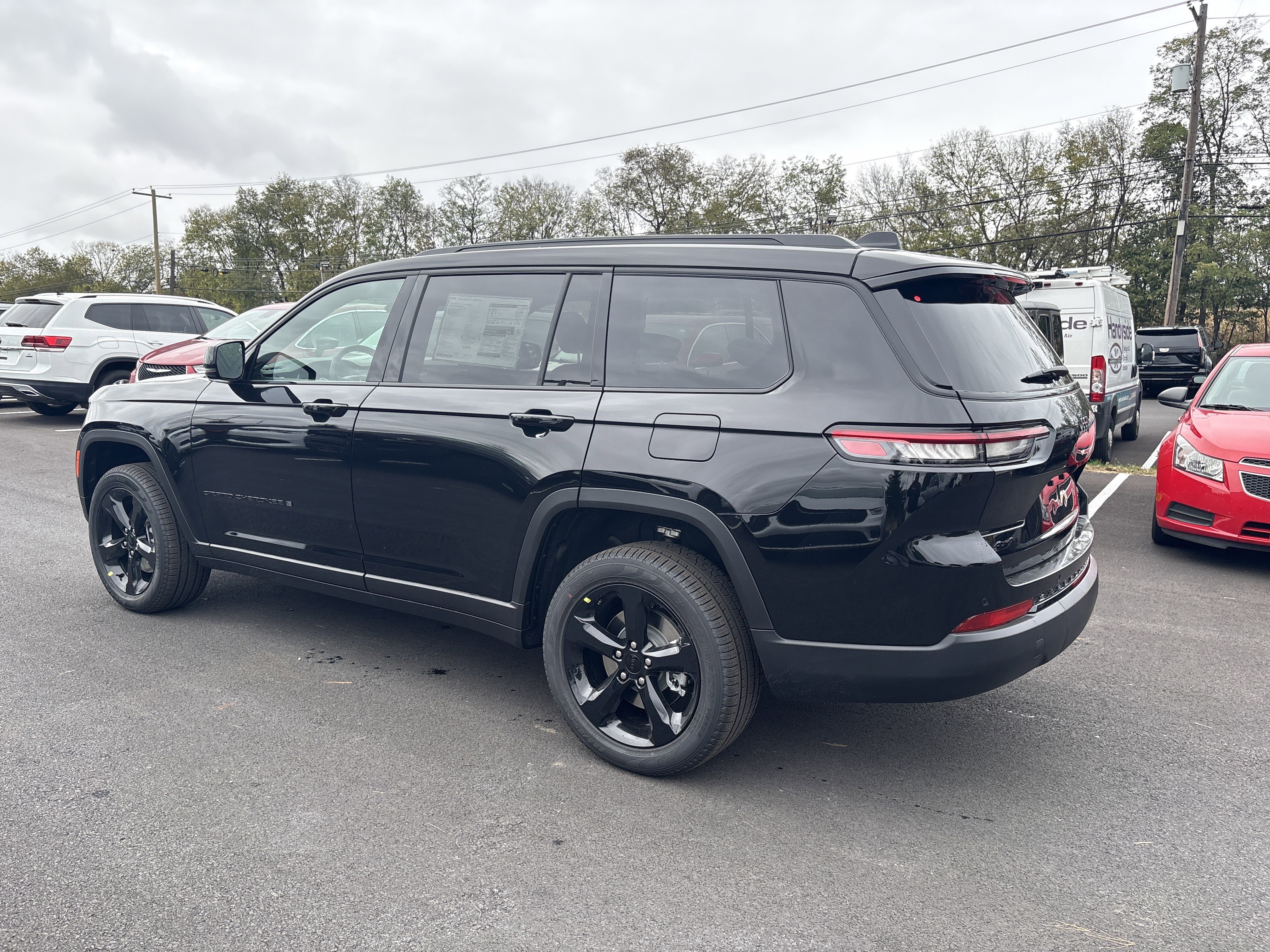 New 2025 Jeep Grand Cherokee L Limited w/ Black Appearance Package image 4