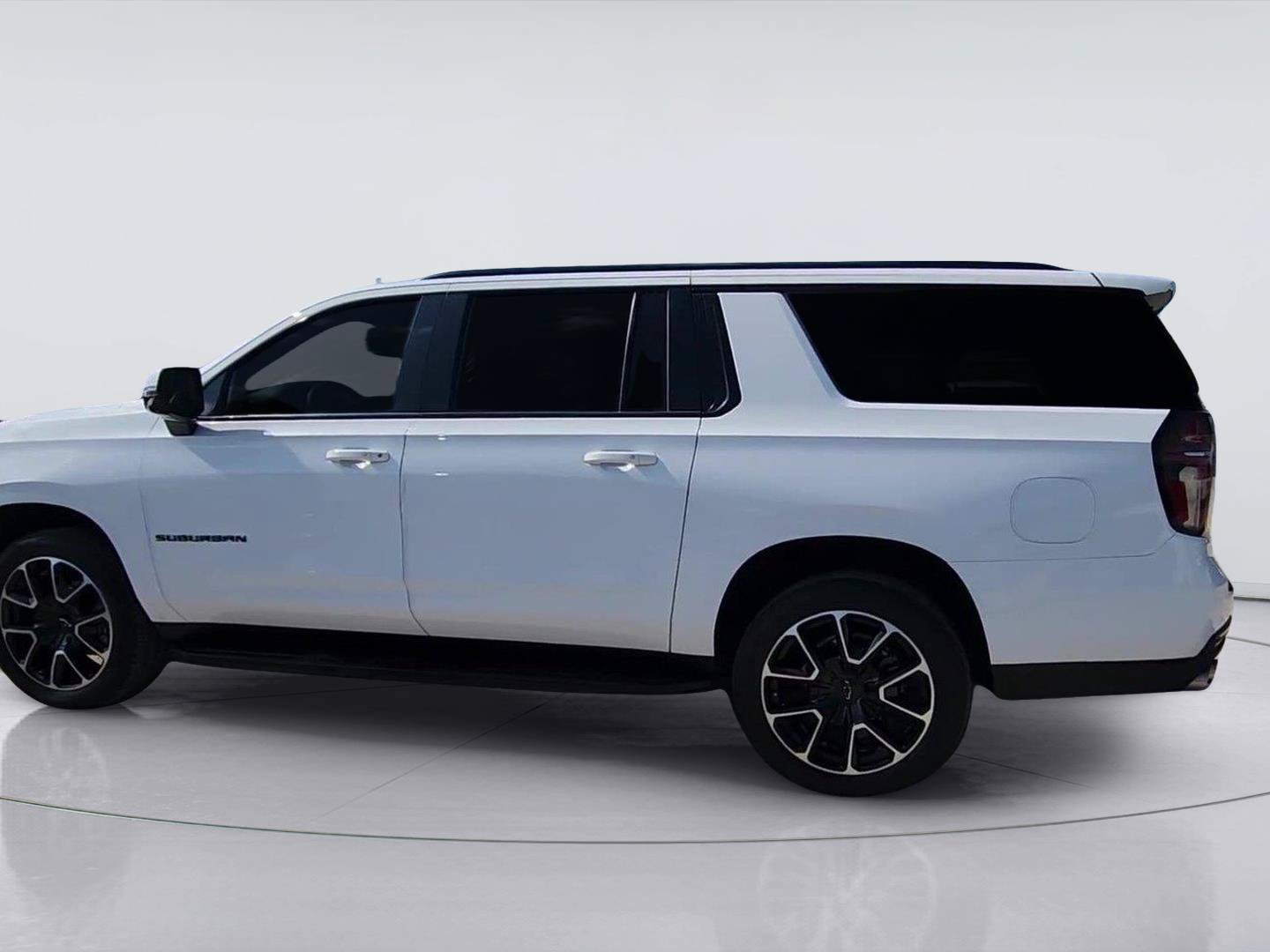 Certified 2024 Chevrolet Suburban RST w/ Sport Performance Package AWD/4WD image 6