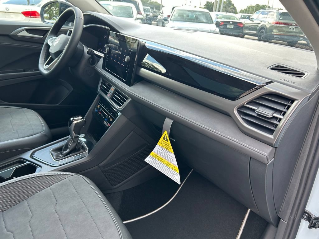New 2026 Volkswagen Taos SE FWD image 40