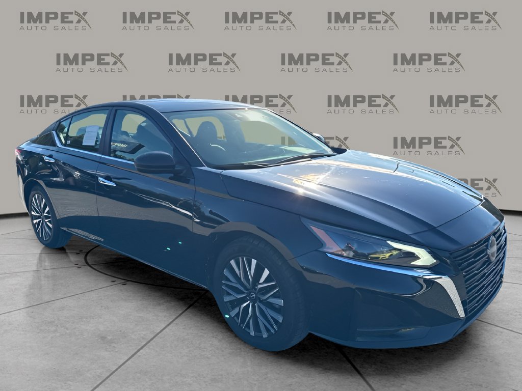 Used 2025 Nissan Altima 2.5 SV FWD image 7
