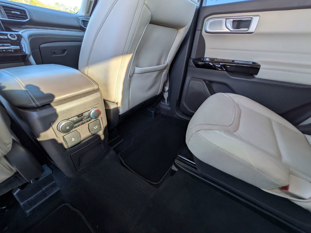 Used 2023 Ford Explorer Platinum w/ Technology Package AWD/4WD image 34