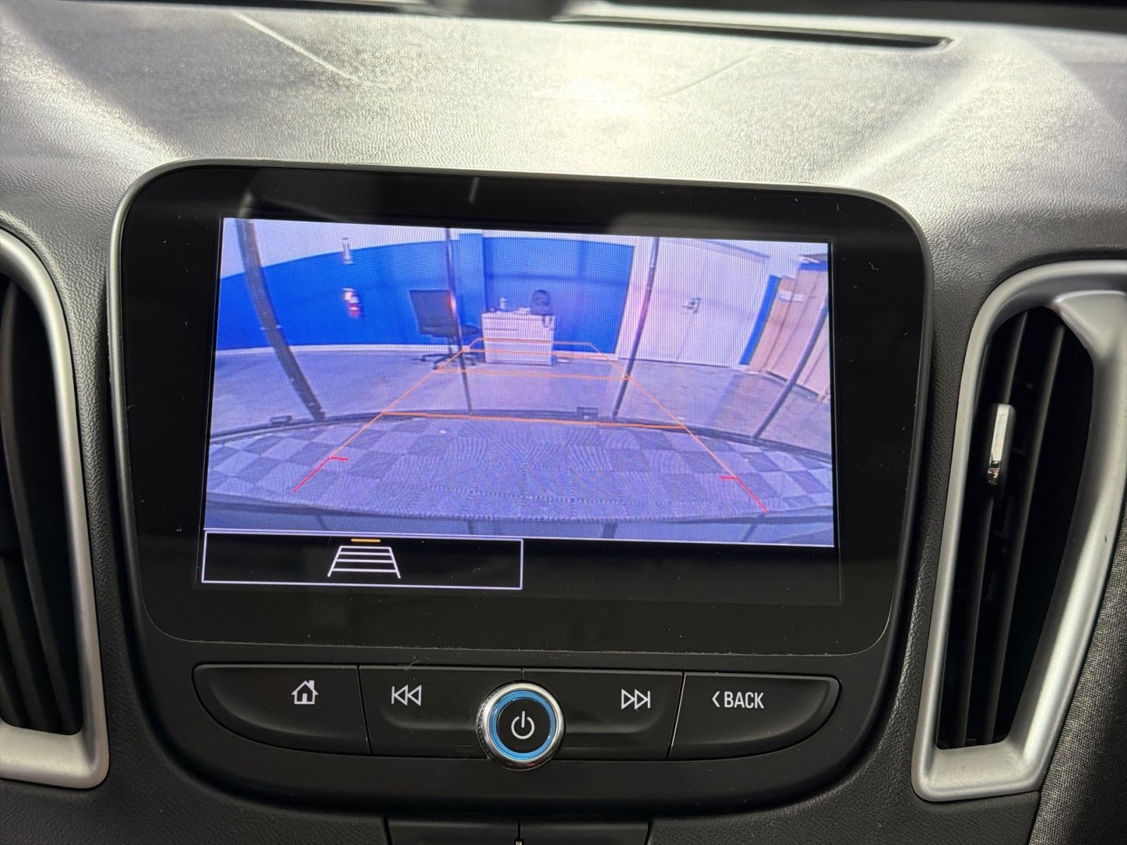 Used 2022 Chevrolet Malibu LT image 32