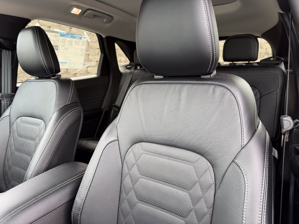 Used 2024 Ford Escape SE w/ PHEV Premium Package FWD image 11