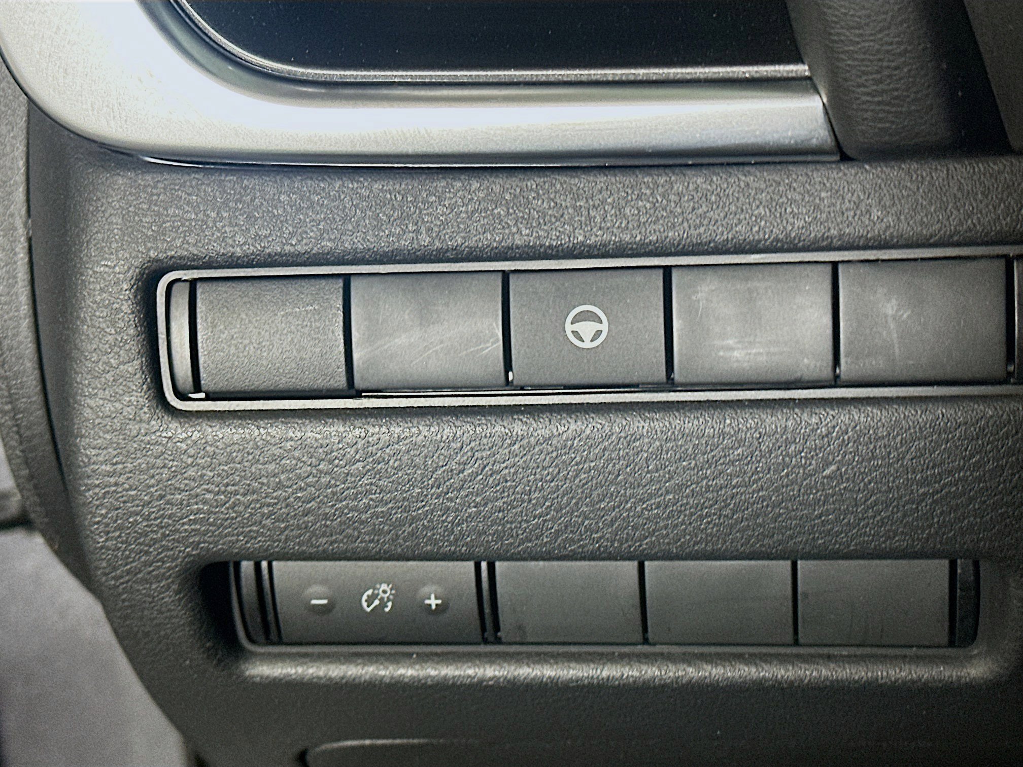 Used 2023 Nissan Rogue SV image 16