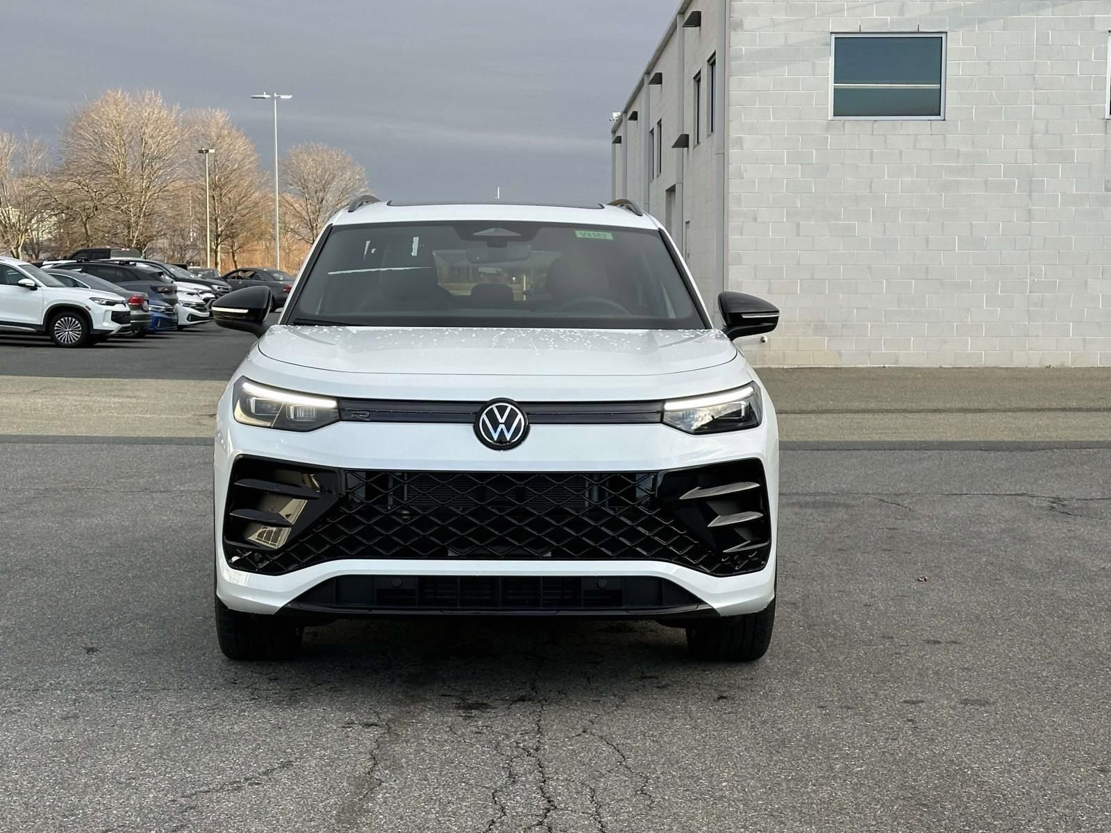 New 2026 Volkswagen Tiguan SE R-Line image 9