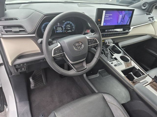 Certified 2025 Toyota Sienna Limited AWD/4WD image 9