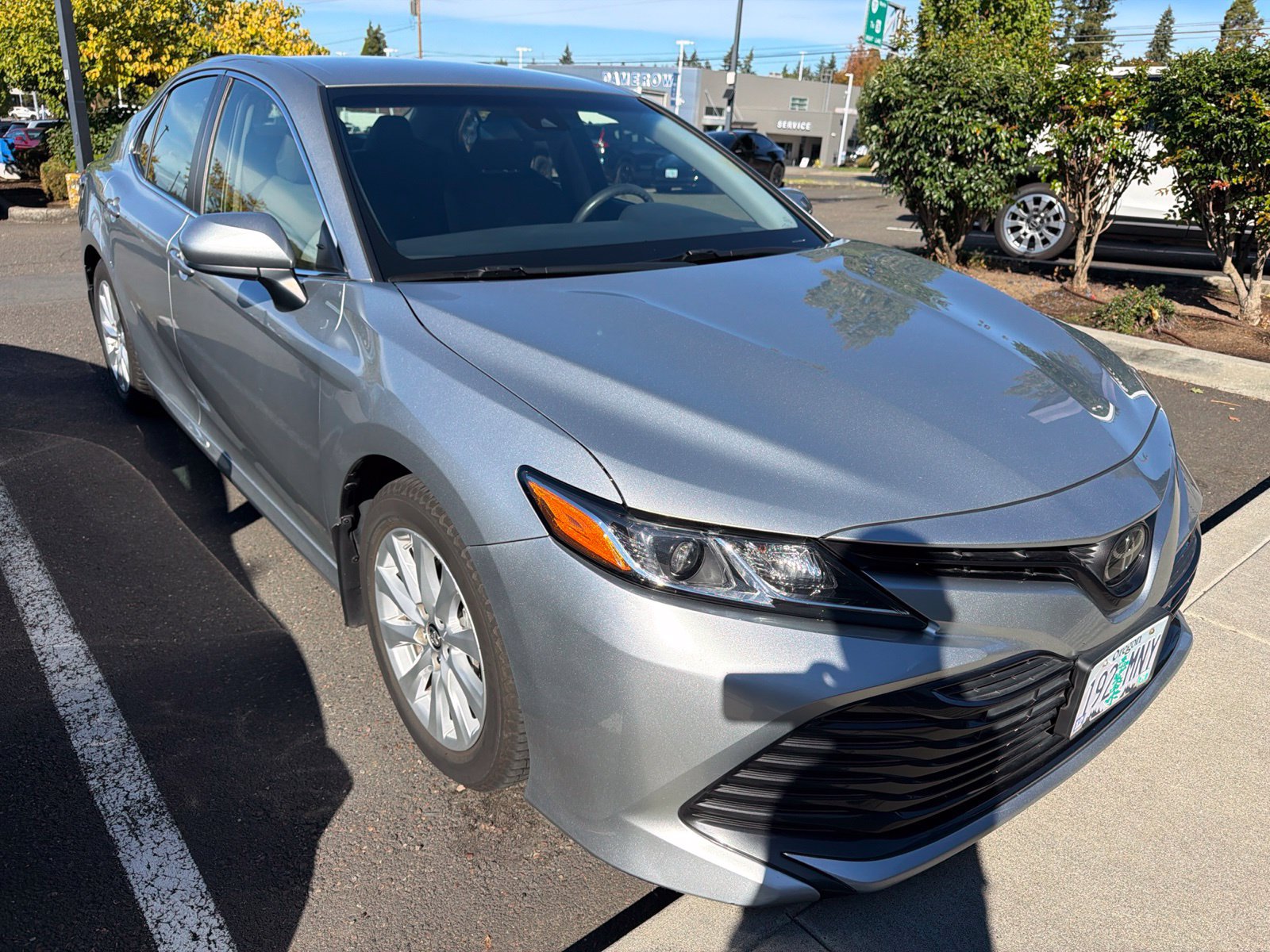 Used 2018 Toyota Camry LE FWD image 3