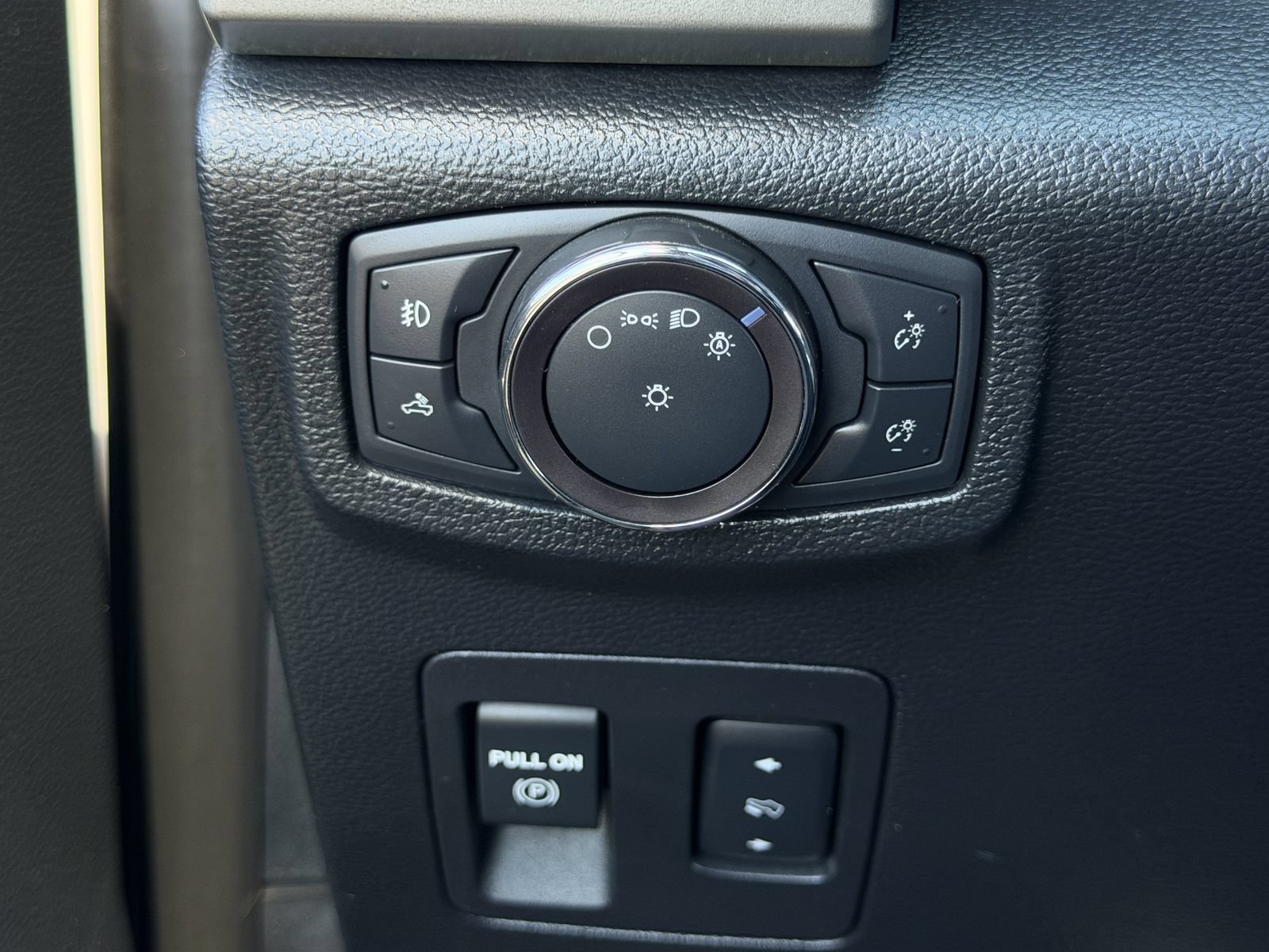 Used 2019 Ford F150 Lariat w/ Equipment Group 502A Luxury AWD/4WD image 22