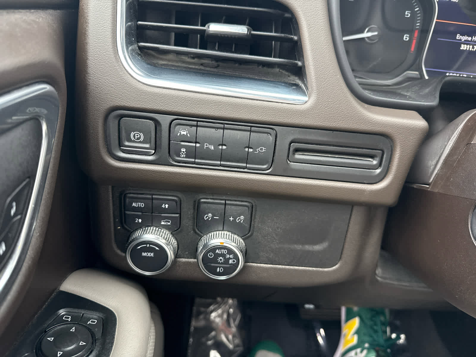 Used 2021 GMC Yukon SLT w/ SLT Premium Package AWD/4WD image 25