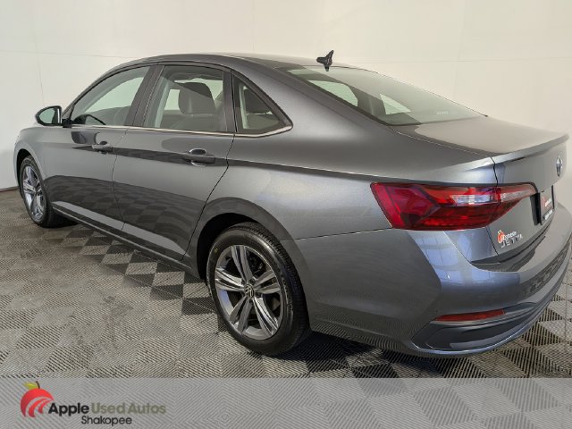 Used 2024 Volkswagen Jetta SE FWD image 4