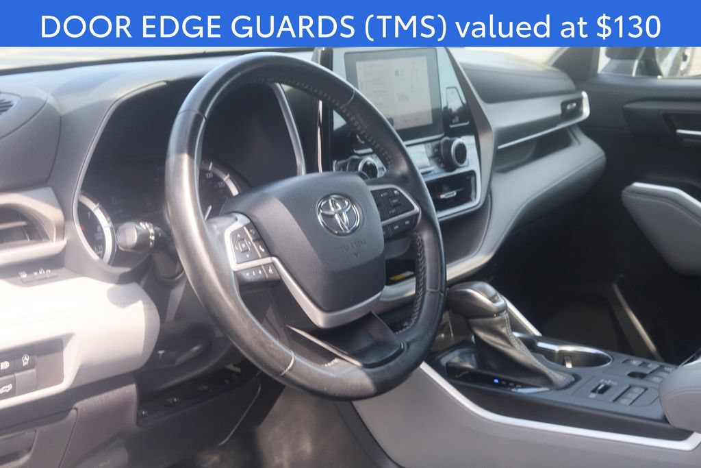 Used 2023 Toyota Highlander XLE AWD/4WD image 6