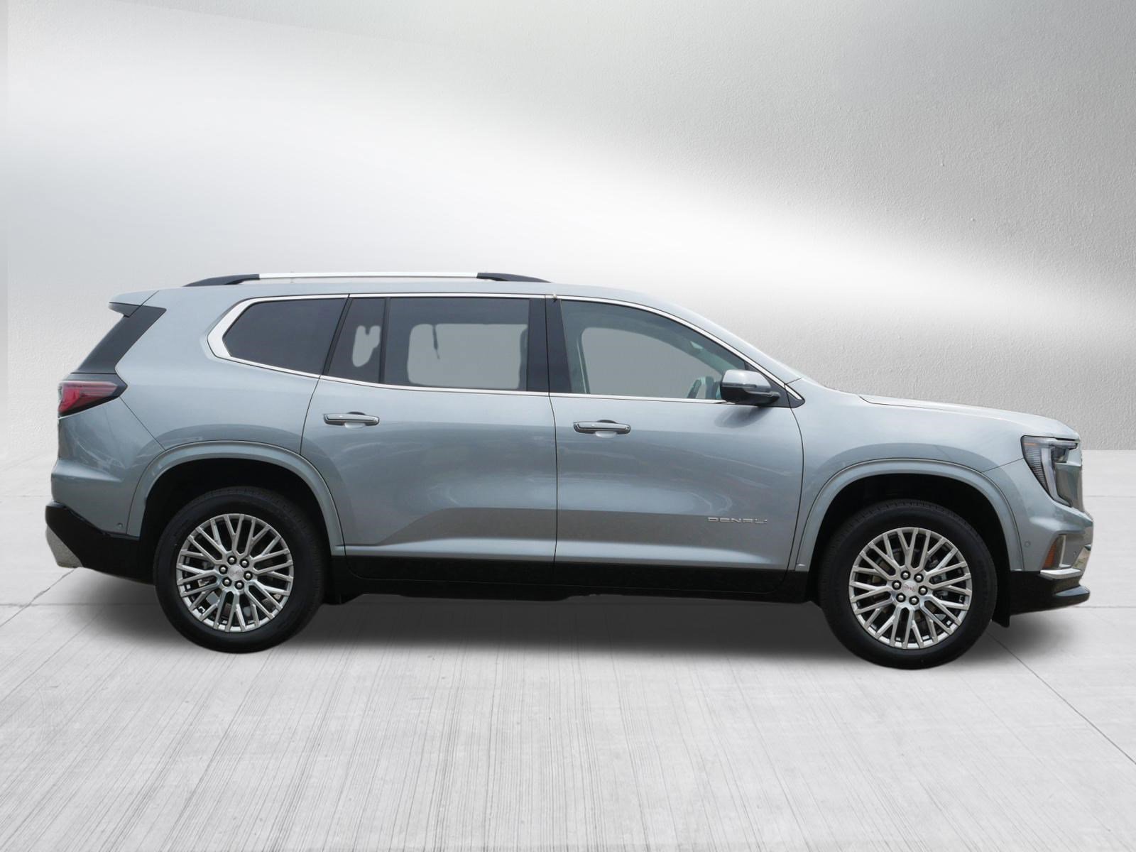Used 2026 GMC Acadia Denali w/ Super Cruise Package FWD image 8