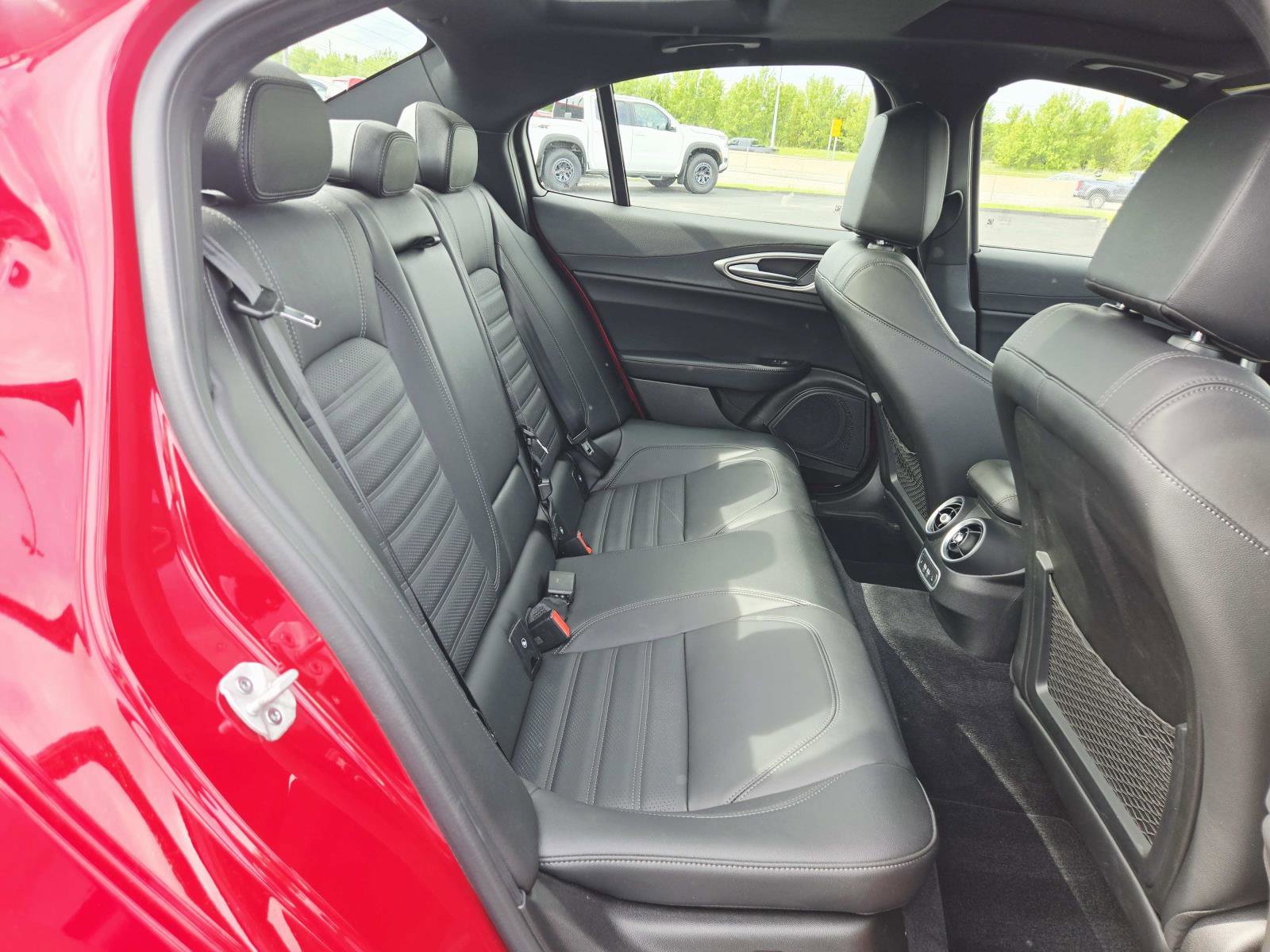 Used 2024 Alfa Romeo Giulia Veloce AWD/4WD image 17