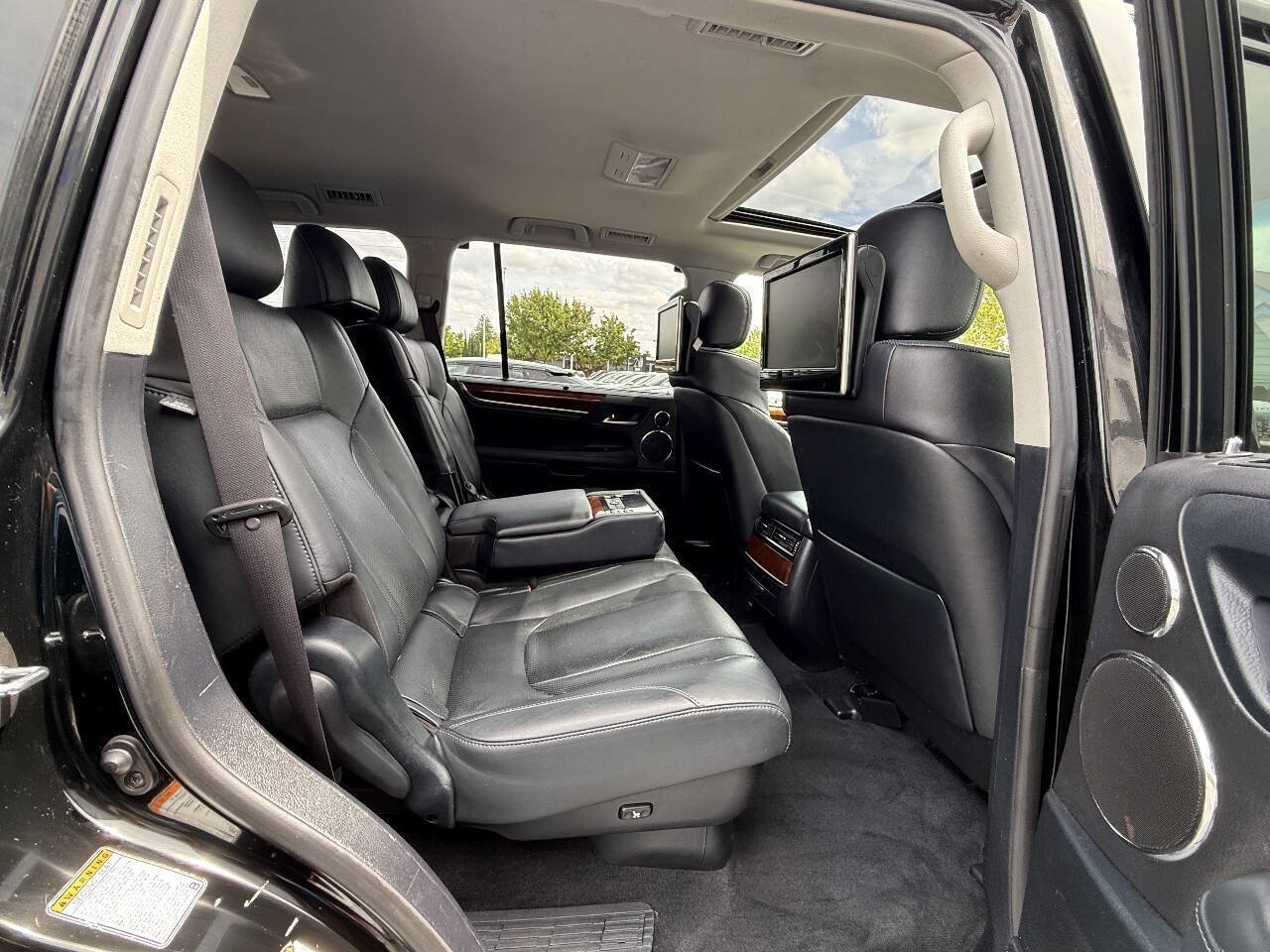 Used 2017 Lexus LX 570 4WD w/ Luxury Package image 24