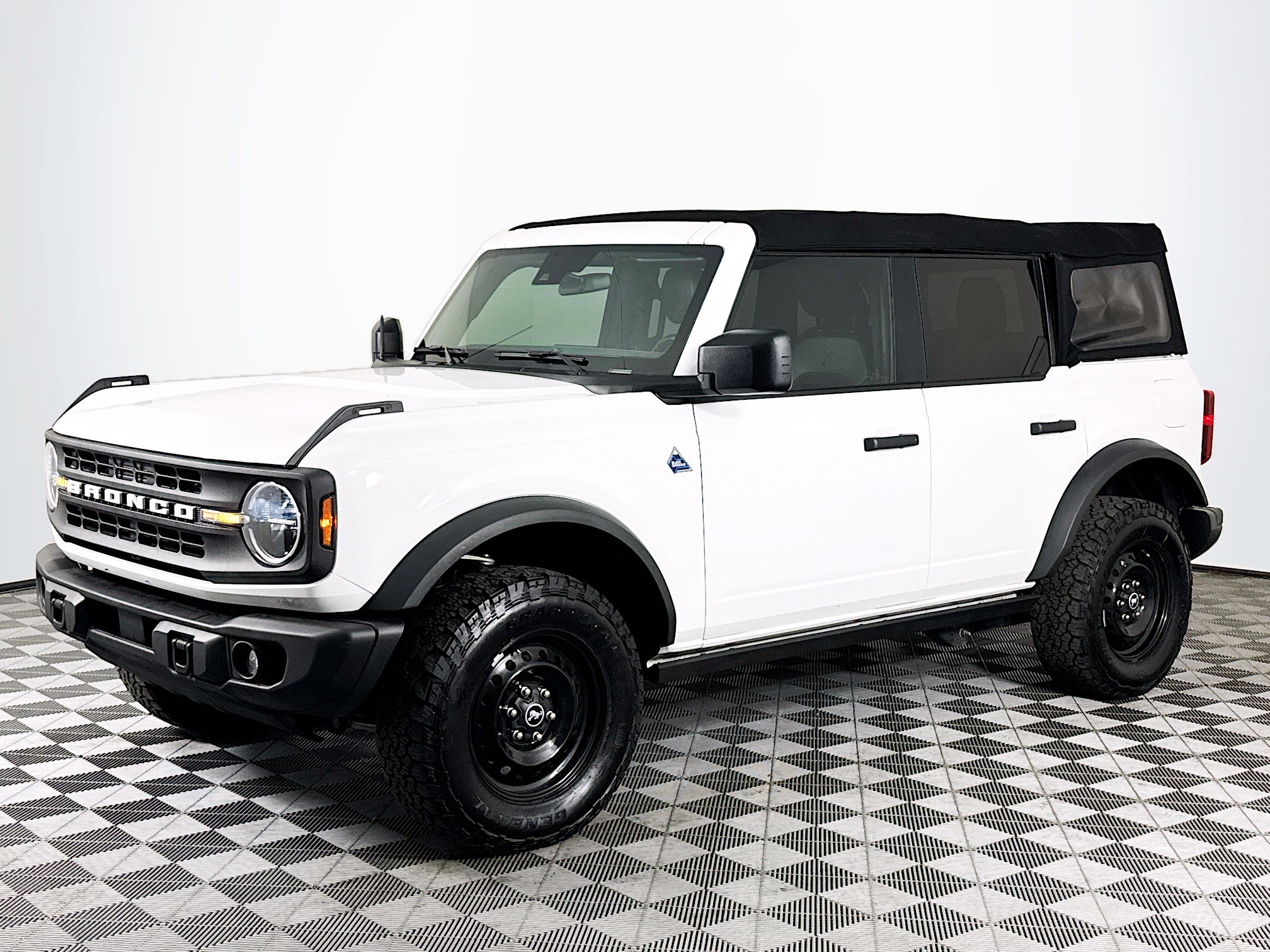Used 2023 Ford Bronco Black Diamond image 4