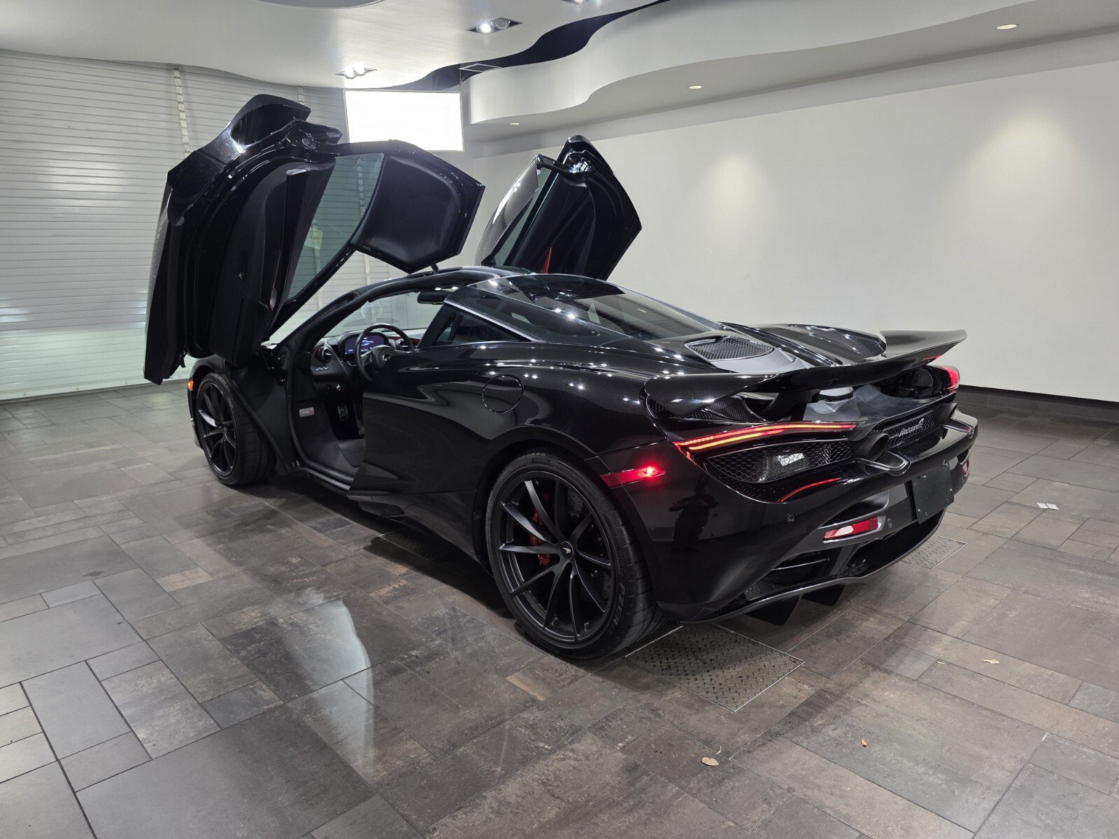 Used 2022 McLaren 720S Performance RWD image 22