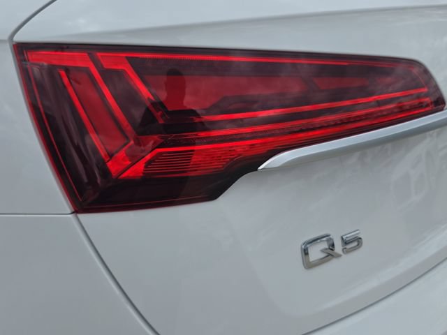 Used 2023 Audi Q5 2.0T Premium w/ Convenience Package AWD/4WD image 38