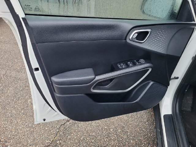 Used 2023 Kia Soul LX w/ Option Group 015 FWD image 15