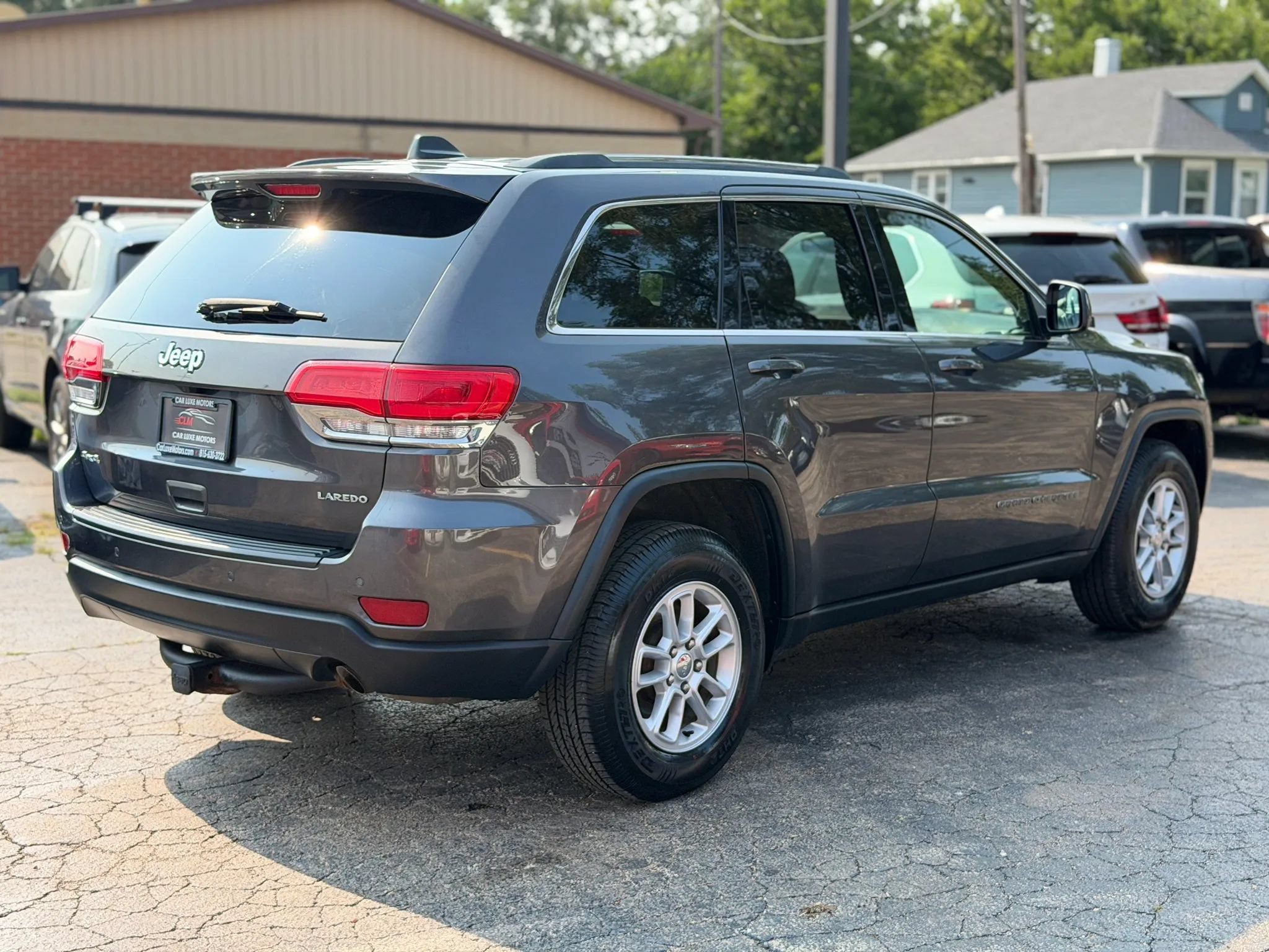Used 2018 Jeep Grand Cherokee Laredo AWD/4WD image 4