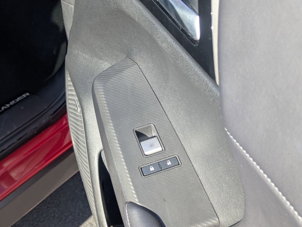 Used 2025 Mitsubishi Outlander SE AWD/4WD image 39