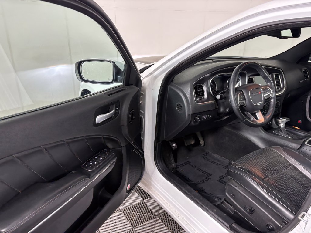 Used 2015 Dodge Charger SXT w/ AWD Premium Group image 11